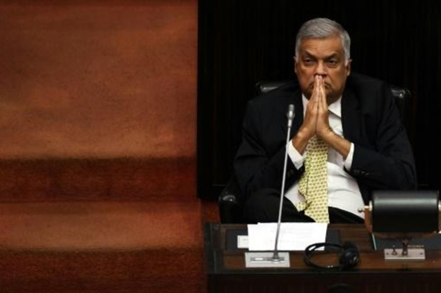 رئيس سريلانكا يعيد رئيس الوزراء المقال رانيل ويكريميسنغي إلى منصبه