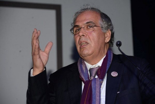  الشاعر المغربي محمد بنطلحة