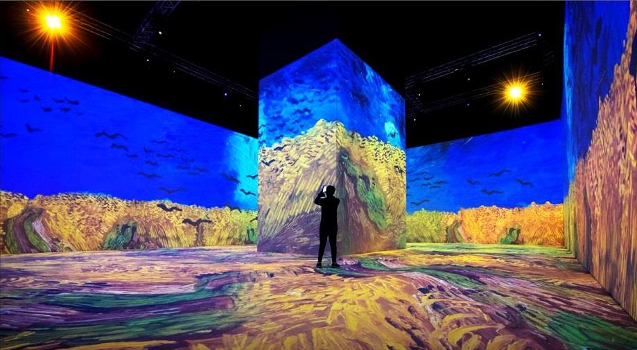 عرضٌ بانورامي للوحات الفنان العالمي ڤينسنت فان جوخ ضمن تجربة مذهلة تقدمها قاعة مرايا في شتاء طنطورة