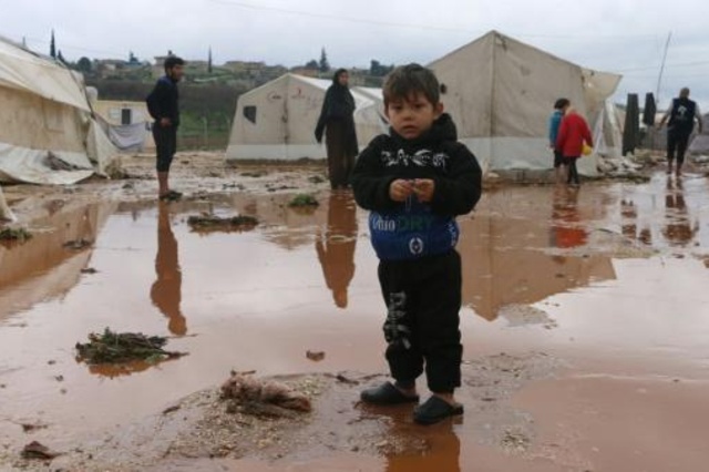 الأمطار الغزيرة تُغرق مخيمات النازحين في مناطق الشمال السوري