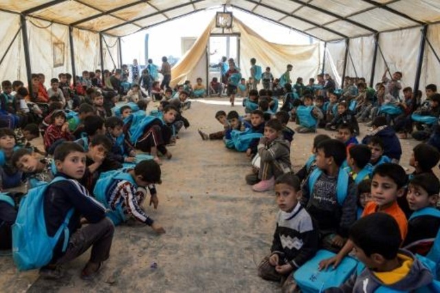 أحلام الأطفال النازحين في العراق تتحطم عند أبواب المدرسة