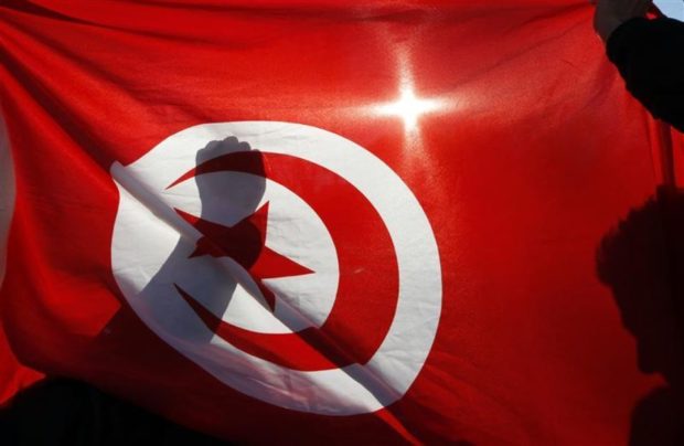 اشتباكات ليلية بين محتجين والأمن التونسي اثر انتحار صحفي حرقا في القصرين