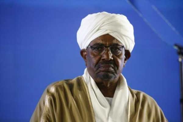 الرئيس السوداني عمر البشير أثناء خطاب بتاريخ 31 ديسمبر 2018 في الخرطوم
