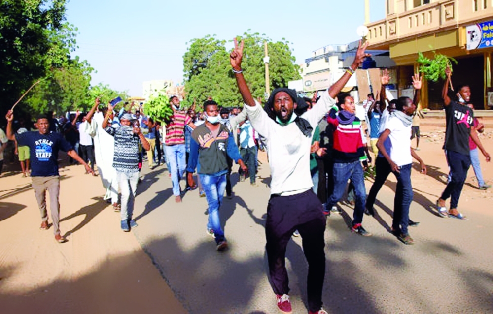الشرطة السودانية تفرّق متظاهرين في الخرطوم وأم درمان بالغاز المسيل للدموع