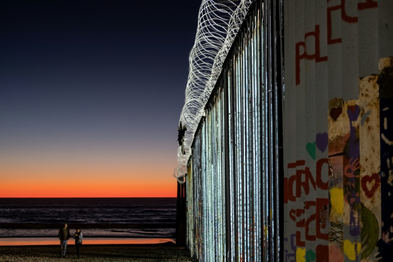 المكسيك تطالب واشنطن بالتحقيق في استخدام القوة ضد مهاجرين