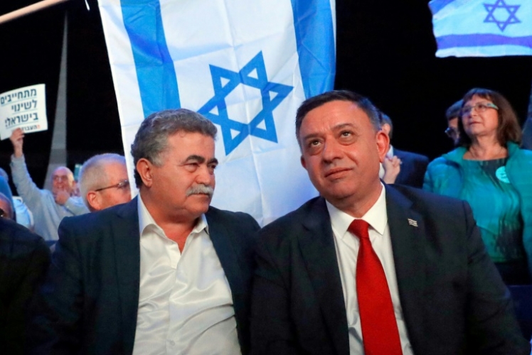 أحد قادة المعارضة الاسرائيلية يتهم نتانياهو بمهاجمة القضاء