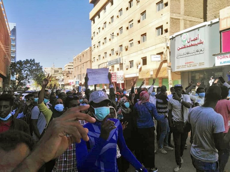 الشرطة السودانية تستخدم الغاز لتفريق تظاهرات جديدة