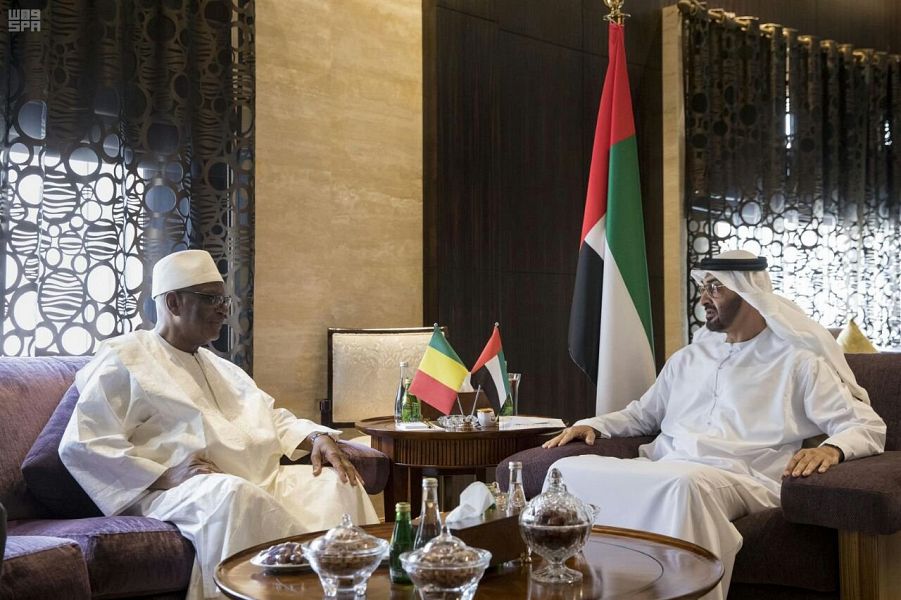 ولي عهد أبو ظبي يلتقي رئيس مالي