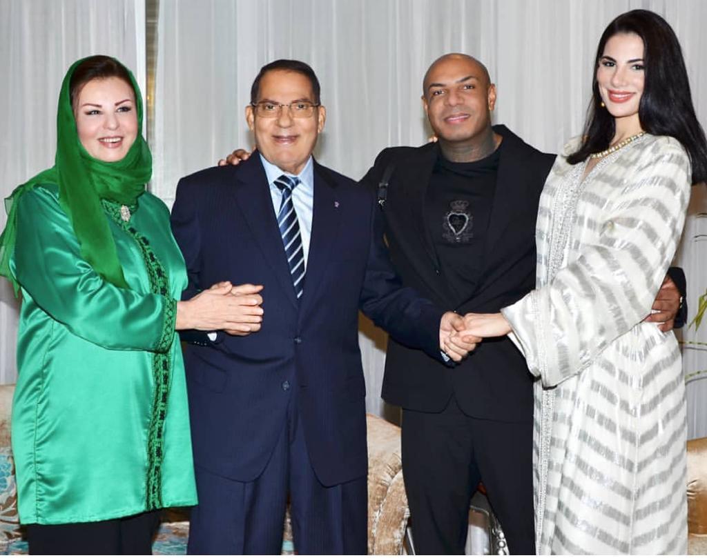 من اليمين: نسرين بن علي والمغني كادوريم ورئيس تونس الاسبق وزوجته ليلى