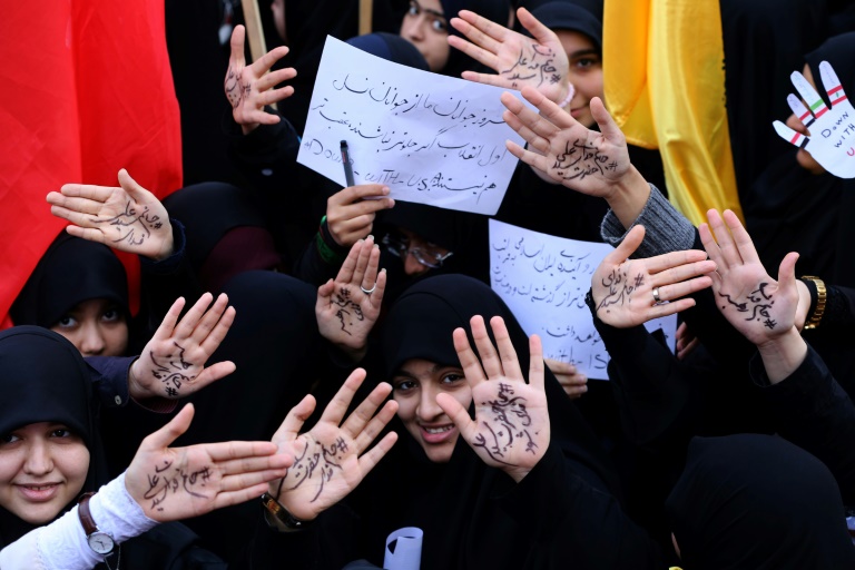ايرانيات خلال تظاهرة امام المقر السابق للسفارة الاميركية في طهران 4 تشرين الثاني/نوفمبر لاحياء ذكرى اقتحامها عام 1979