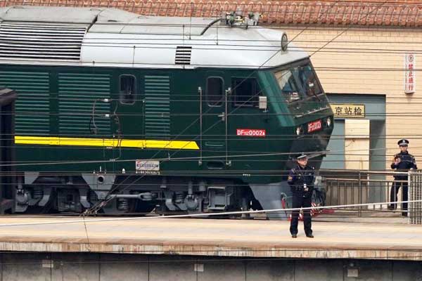 القطار الذي يقلّ الزعيم الكوري الشمالي يصل إلى بكين