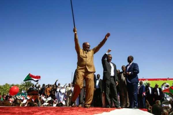 الرئيس السوداني أثناء تجمع لأنصاره في الخرطوم في 9 يناير 2019