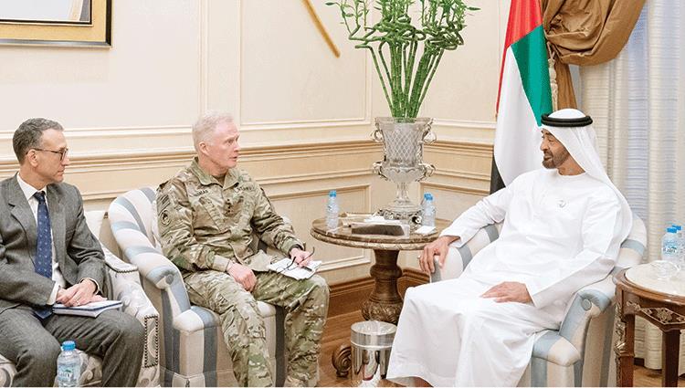 ولي عهد أبو ظبي يلتقي قائد قيادة العمليات الخاصة الأميركية