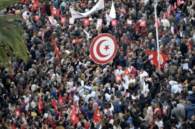 إضراب عام يشل القطاع الحكومي في تونس