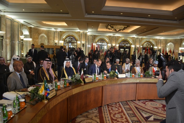 صورة من الاجتماع المشترك للمندوبين الدائمين وكبار المسؤولين في القمة الإقتصادية العربية