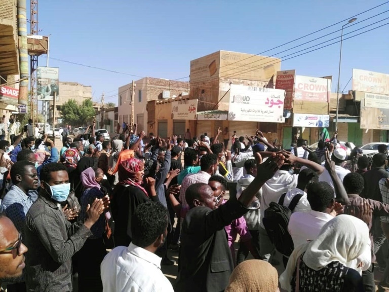 الشرطة السودانية تطلق الغاز المسيل للدموع على متظاهرين في الخرطوم