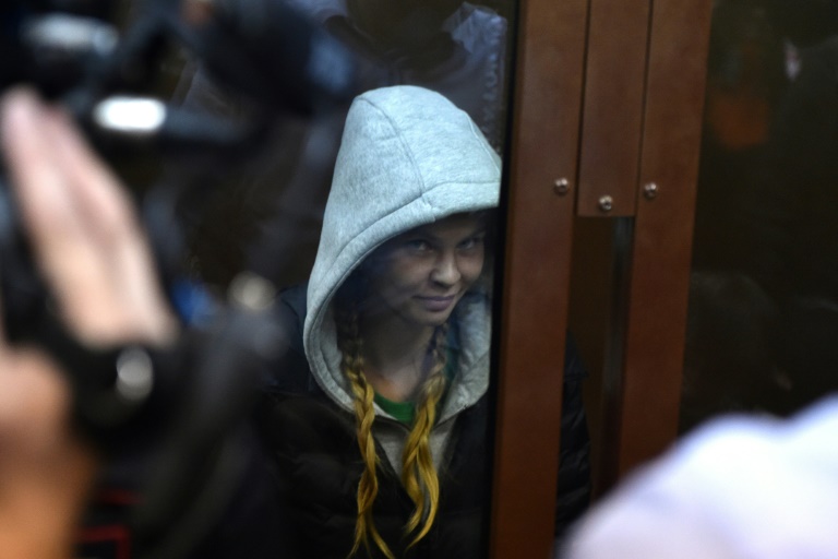 العارضة البيلاروسية أناستازيا فاشوكيفيتش اثناء حضورها جلسة نجديد احتجازها في محكمة في موسكو في 19 كانون الثاني/يناير 2019. 