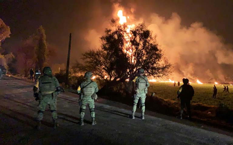 ارتفاع حصيلة ضحايا انفجار أنبوب النفط في المكسيك إلى 85 قتيلًا