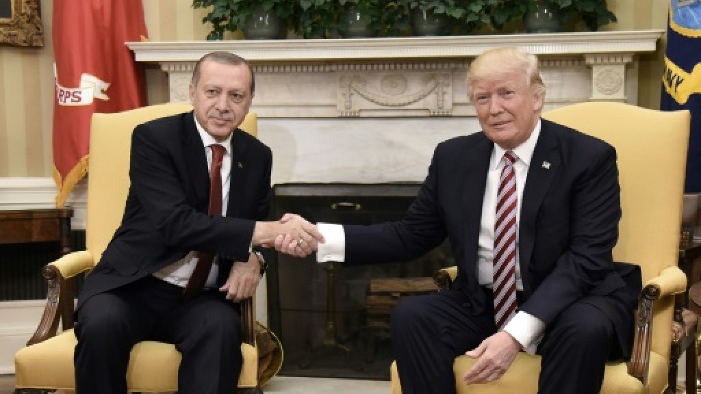 إردوغان أبلغ ترمب استعداد تركيا لـ