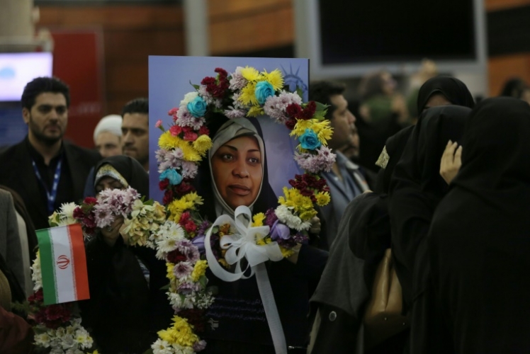 مرضية هاشمي تصل إلى طهران بعد الإفراج عنها في واشنطن