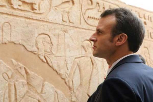 الرئيس الفرنسي خلال زيارته معبد أبو سمبل أمس الأحد 27 يناير 2019 في جنوب مصر