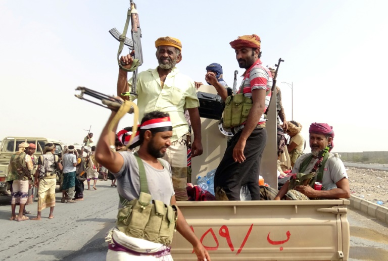 مقتل سبعة يمنيين بينهم مصور لقناة إماراتية بانفجار في غرب اليمن
