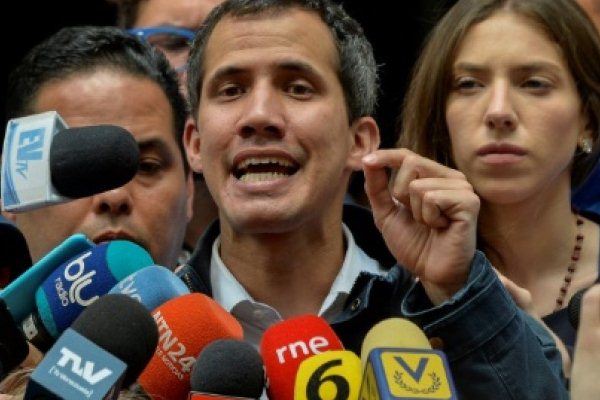 البرلمان الأوروبي يدعو للاعتراف بغوايدو رئيسًا شرعيًا لفنزويلا