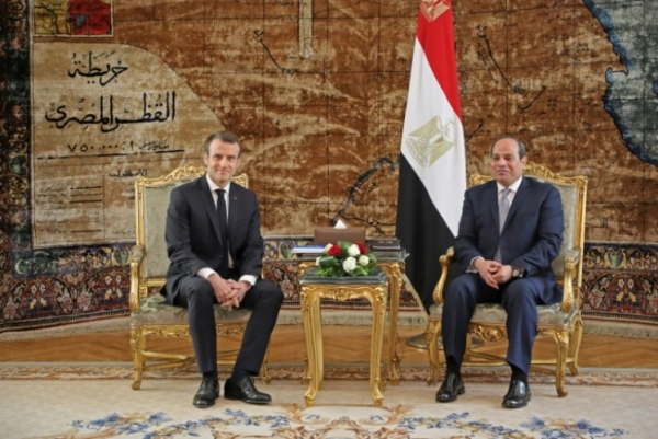 الرئيس المصري عبد الفتاح السيسي خلال استقباله نظيره الفرنسي ايمانويل ماكرون في القاهرة
