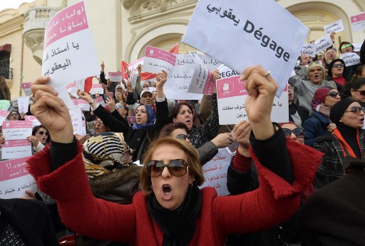 أولياء التلاميذ في تونس يتظاهرون ضد إضراب الأساتذة