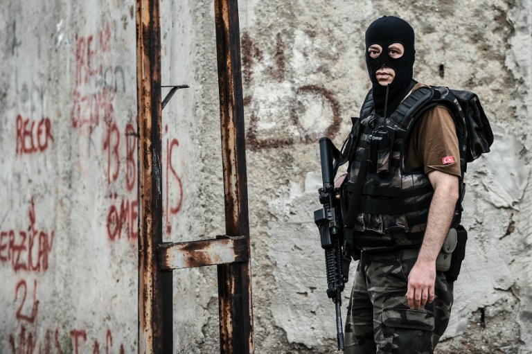 عنصر من القوات الخاصة التركية في اسطنبول في 10 آب/اغسطس 2015