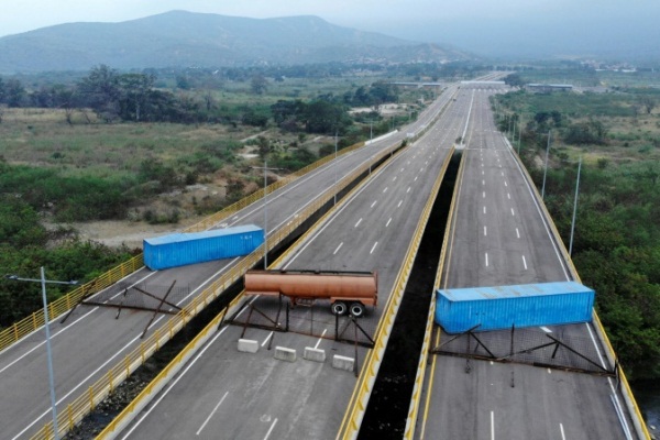 صورة التقطت من الجو لجسر تيانديداس الذي عطل الجيش الفنزويلي العبور منه التقطت في 6 فبراير 2019