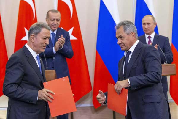 وزراء دفاع روسيا وتركيا يوقعون على اتفاق إدلب الذي تم خرقه لاحقًا