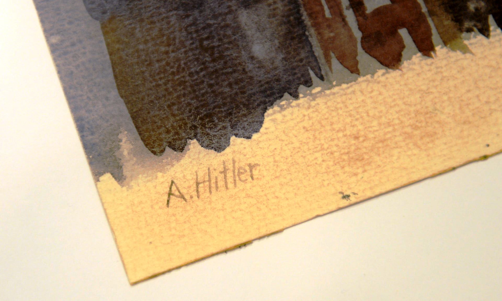 توقيع هتلر يذيّل احدى اللوحات المعروضة في المزاد