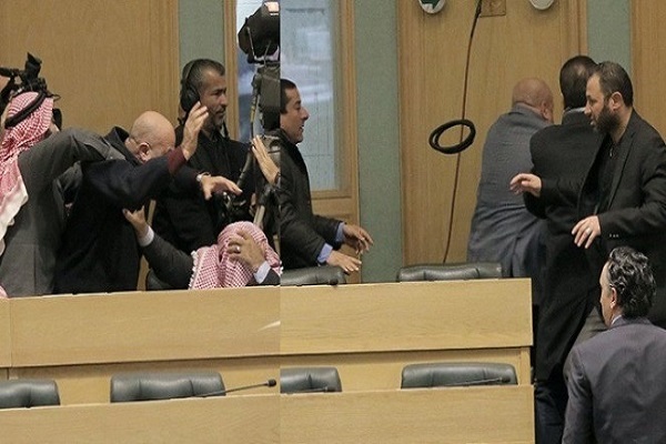 معركة تحت قبة البرلمان الأردني