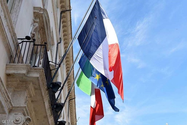 فرنسا تستدعي سفيرها في إيطاليا 