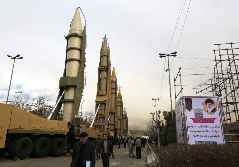 إيران تكشف عن صواريخ جديدة طويلة المدى