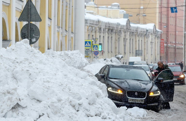 أحد طرقات سان بطرسبورغ في 6 فبراير 2019 بعد تساقط كميات كبيرة من الثلوج