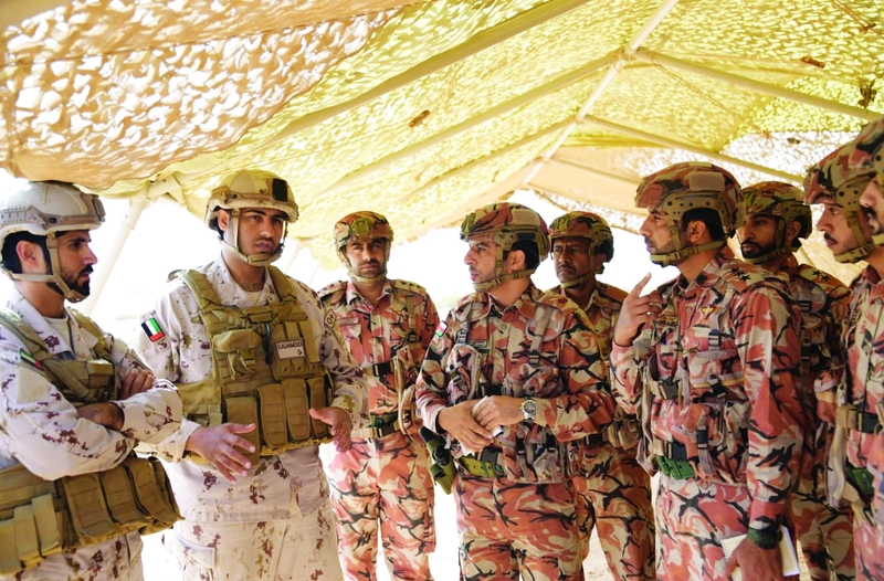 عناصر من الجيش الإماراتي وجيش سلطنة عمان