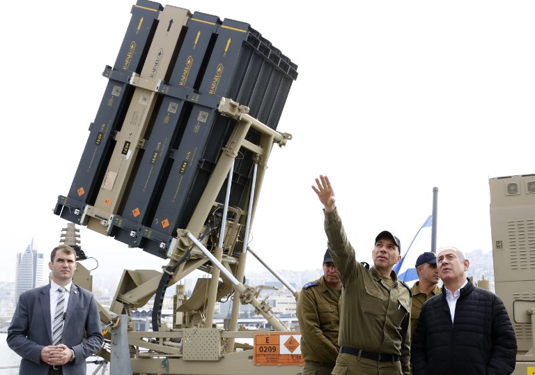 نتانياهو خلال جولته في قاعدة عسكرية بحرية