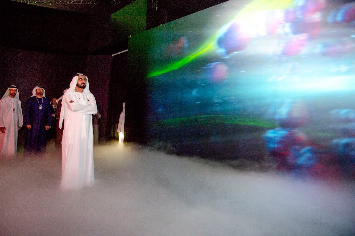 الشيخ محمد بن راشد خلال زيارته لمتحف المستقبل ومعرض الحكومات الخلاقة ضمن القمة العالمية للحكومات