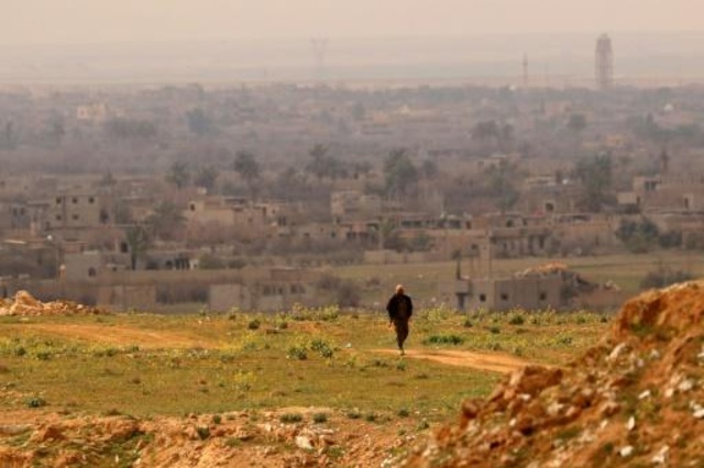 قوات سوريا الديموقراطية تؤكد وجود مدنيين كثر في آخر جيب للجهاديين في شرق سوريا