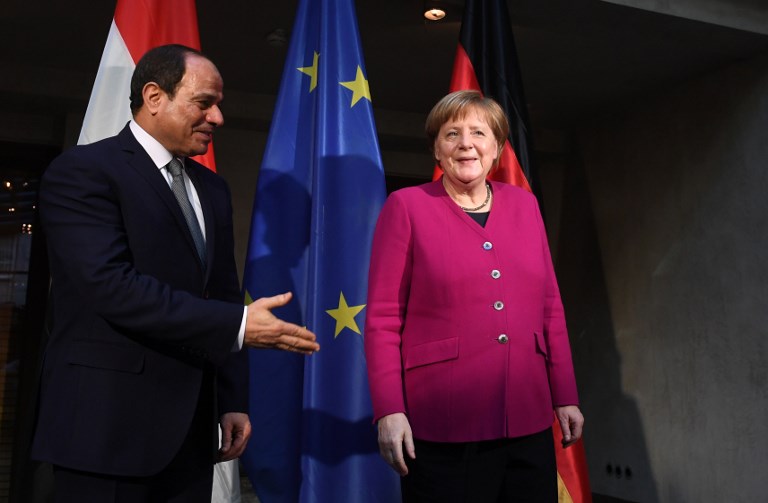 الرئيس المصري رفقة المستشارة الأمنية في مؤتمر ميونخ للأمن يوم السبت 