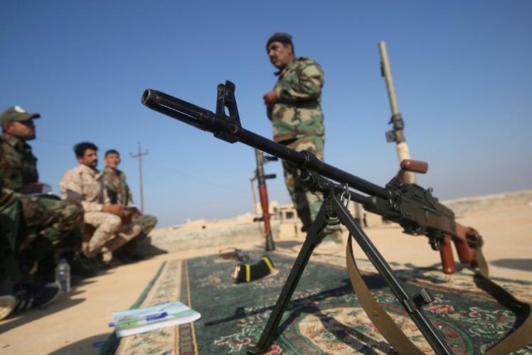 مقاتلون عراقيون من الحشد الشعبي قاتلوا تنظيم داعش في 13 نوفمبر 2018 خلال تدريب في القائم في غرب العراق