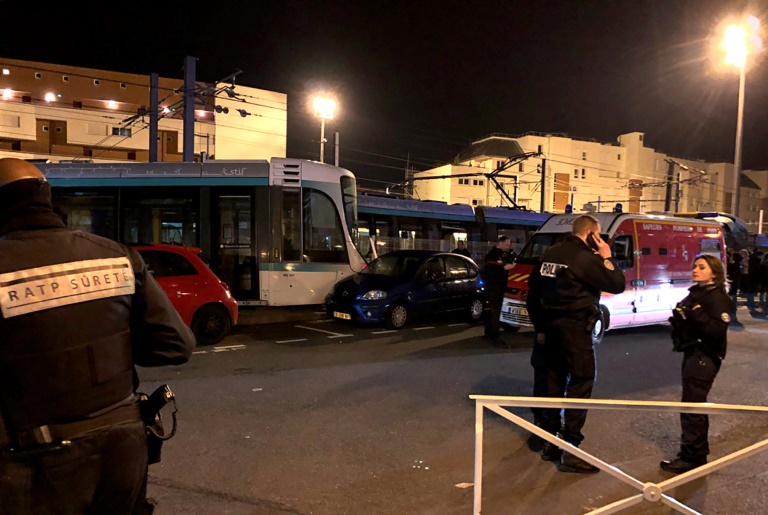 إصابة 12 شخصا في تصادم عربتي ترام في فرنسا