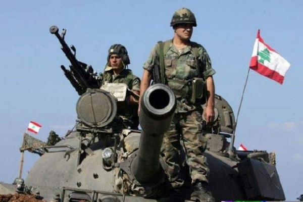 عنصران من الجيش اللبناني