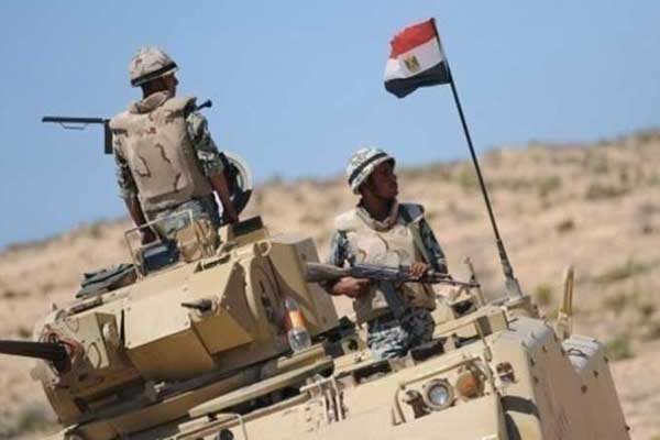 جنديان من الجيش المصري في سيناء