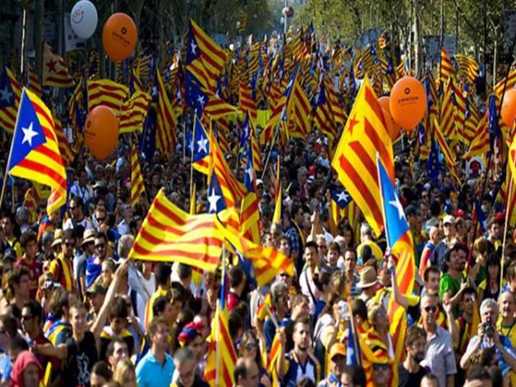 200 ألف متظاهر في برشلونة احتجاجا على محاكمة الإنفصاليين
