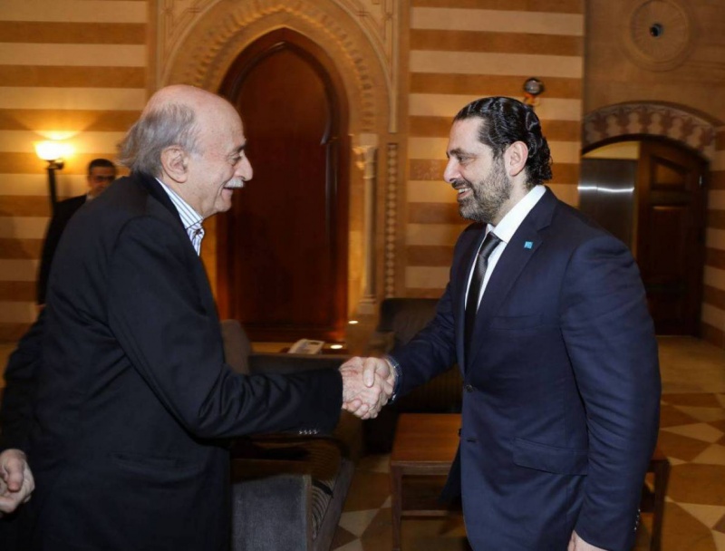 مساعٍ في لبنان لايجاد توافق بين الحريري وجنبلاط
