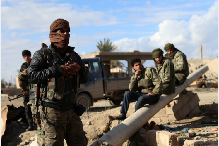 معارك ضارية بين قوات سوريا الديمقراطية وداعش شرق سوريا