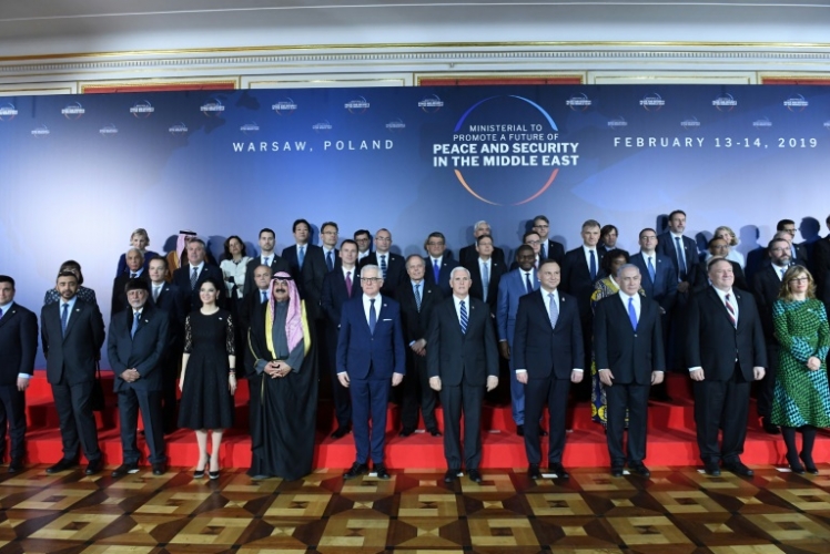 صورة جماعية للمشاركين في مؤتمر وارسو للأمن والسلام في الشرق الأوسط في 13 فبراير 2019
